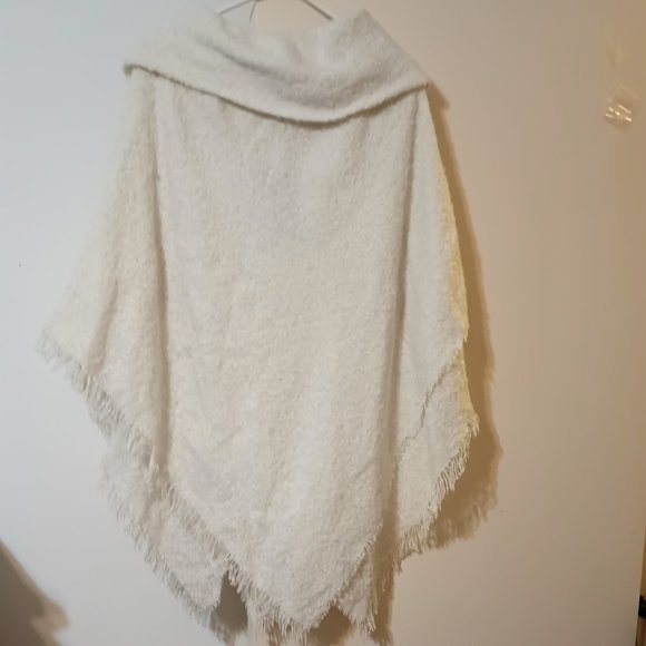 NWT ~ Modena's Winter Poncho Cape Blanket Shawl Wrap Cardigan w/ Toggle Button - Picture 2 of 3
